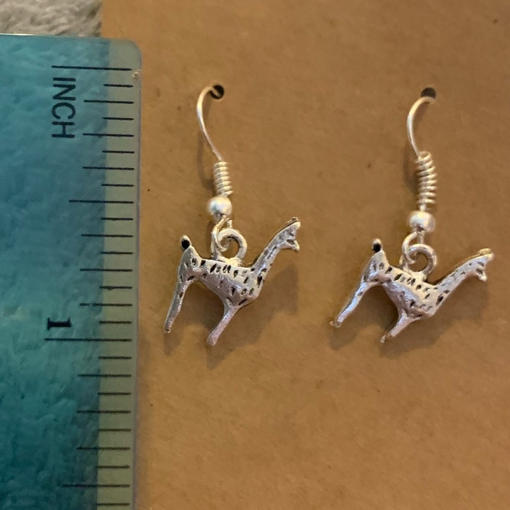 Tiny alpaca llama earrings - Picture 2 of 3